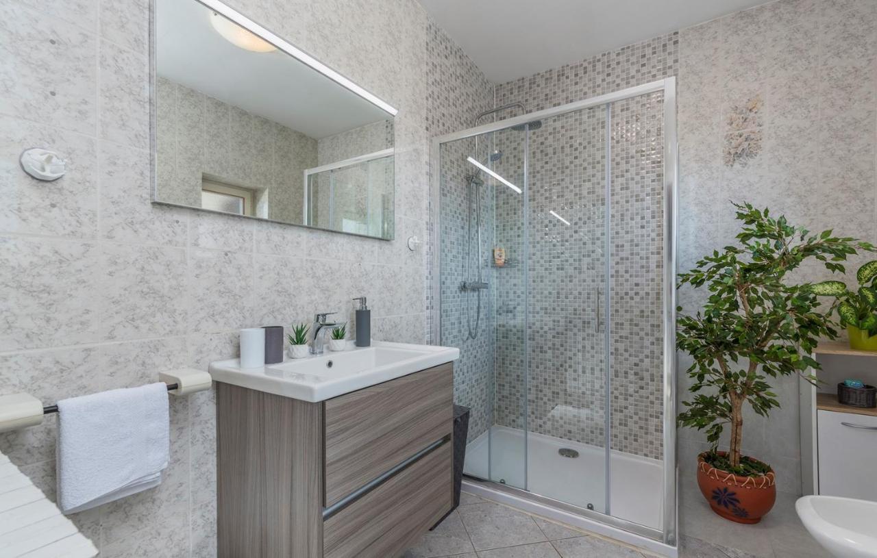 Apartments Loredana Porec Ngoại thất bức ảnh